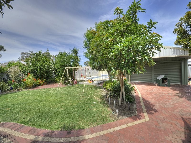 22 Redcliffe Road, Greenfields WA 6210