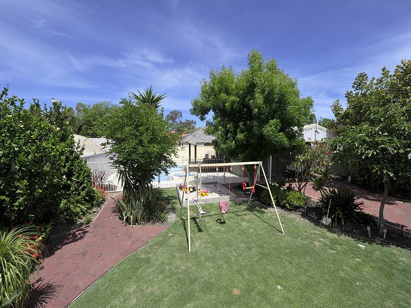 22 Redcliffe Road, Greenfields WA 6210