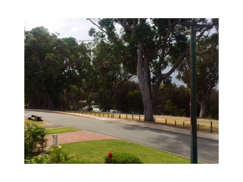 22 Redcliffe Road, Greenfields WA 6210