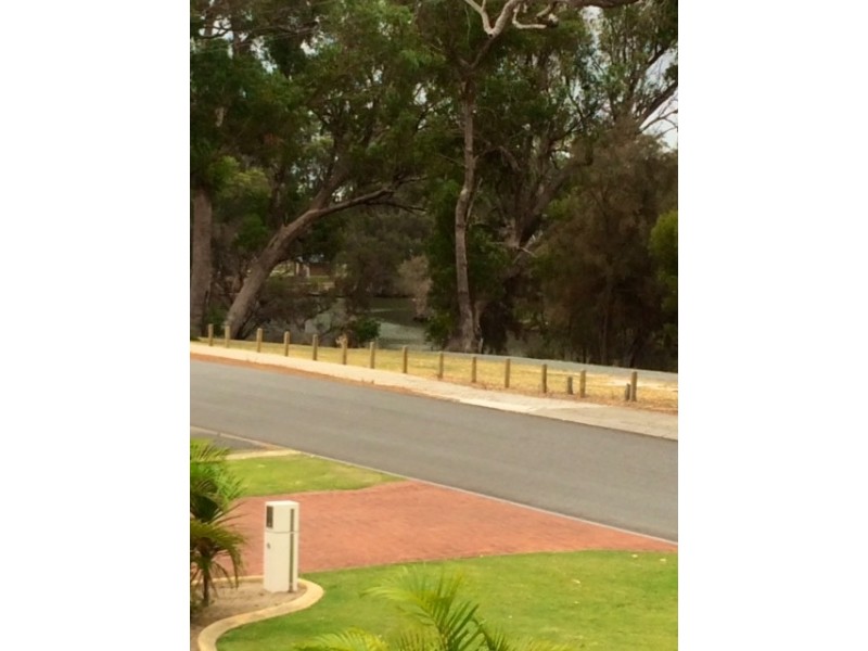 22 Redcliffe Road, Greenfields WA 6210