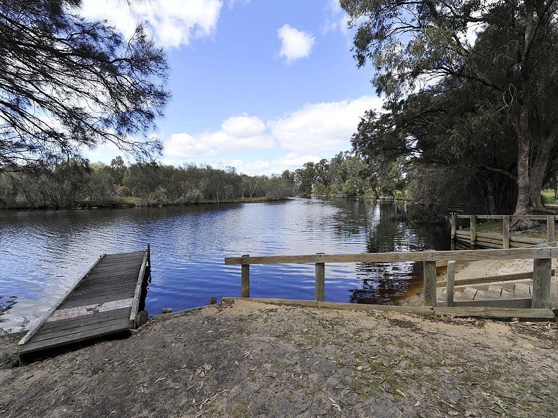 22 Redcliffe Road, Greenfields WA 6210