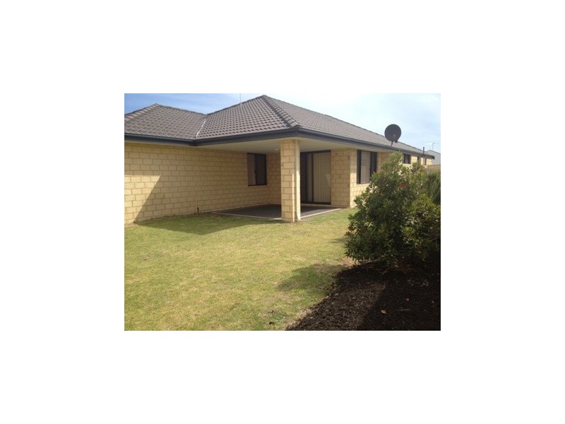 8 Lismore Ridge, Lakelands WA 6180