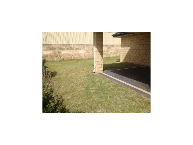 8 Lismore Ridge, Lakelands WA 6180