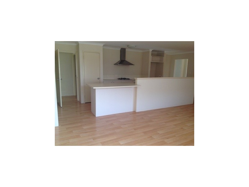 8 Lismore Ridge, Lakelands WA 6180