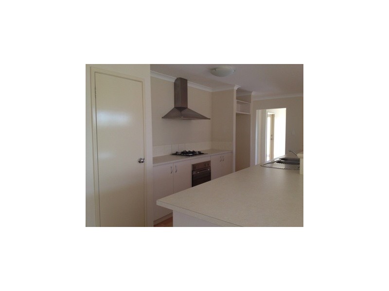 8 Lismore Ridge, Lakelands WA 6180