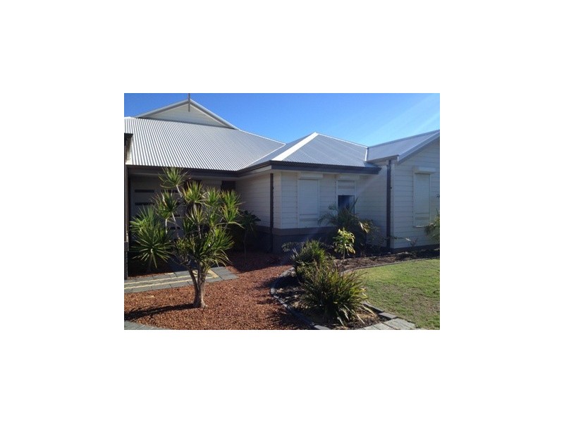 16 Sequin Close, Meadow Springs WA 6210