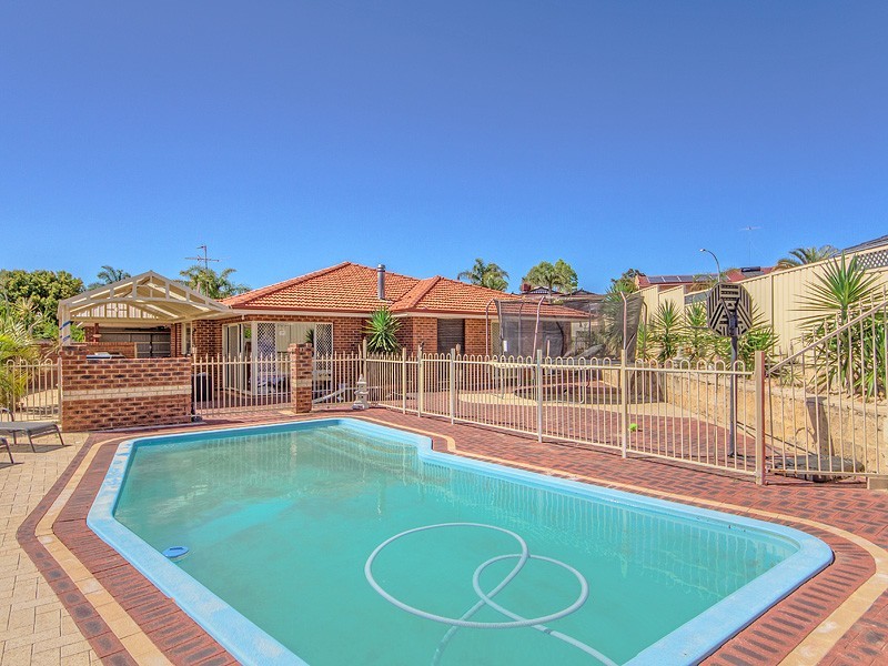 2 Hibiscus Rise, Halls Head WA 6210