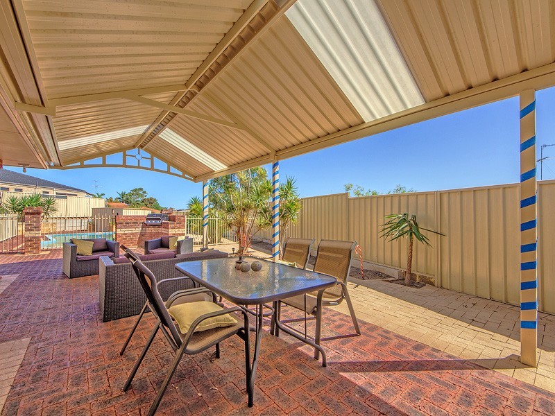 2 Hibiscus Rise, Halls Head WA 6210