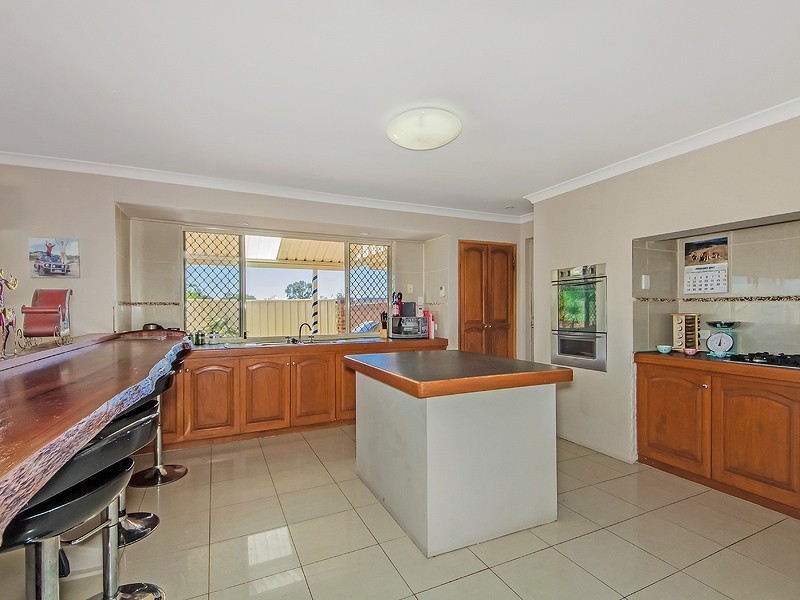 2 Hibiscus Rise, Halls Head WA 6210