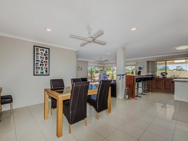 2 Hibiscus Rise, Halls Head WA 6210