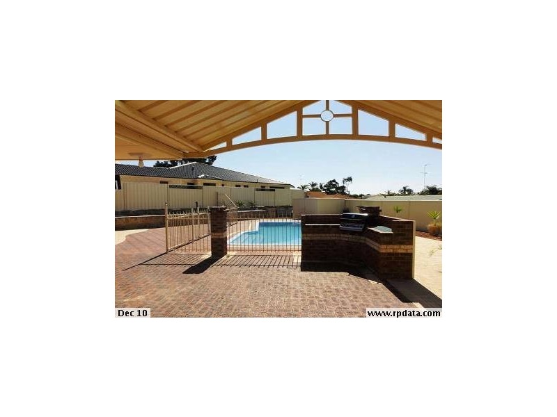 2 Hibiscus Rise, Halls Head WA 6210