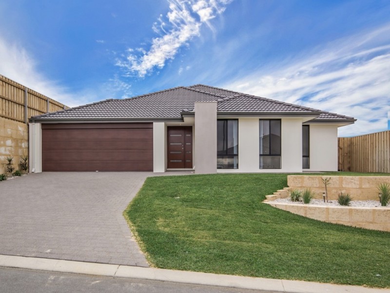 32 Jennerae Bend, Halls Head WA 6210