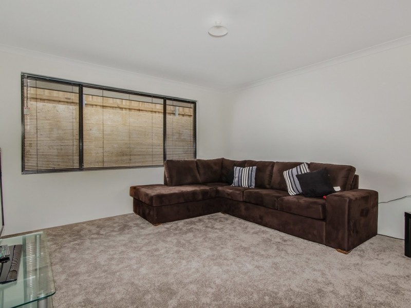 32 Jennerae Bend, Halls Head WA 6210