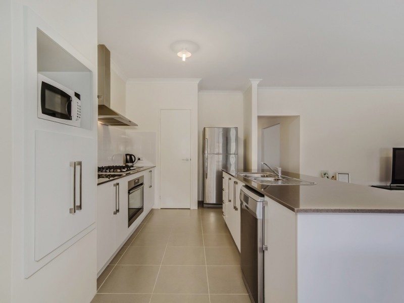 32 Jennerae Bend, Halls Head WA 6210