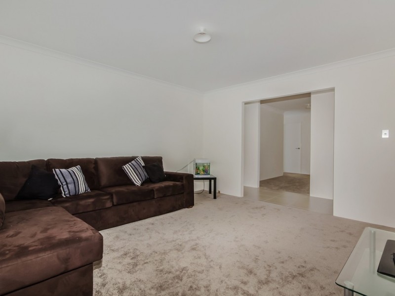 32 Jennerae Bend, Halls Head WA 6210