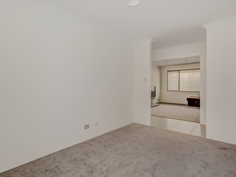 32 Jennerae Bend, Halls Head WA 6210