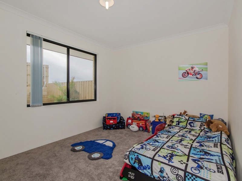 32 Jennerae Bend, Halls Head WA 6210