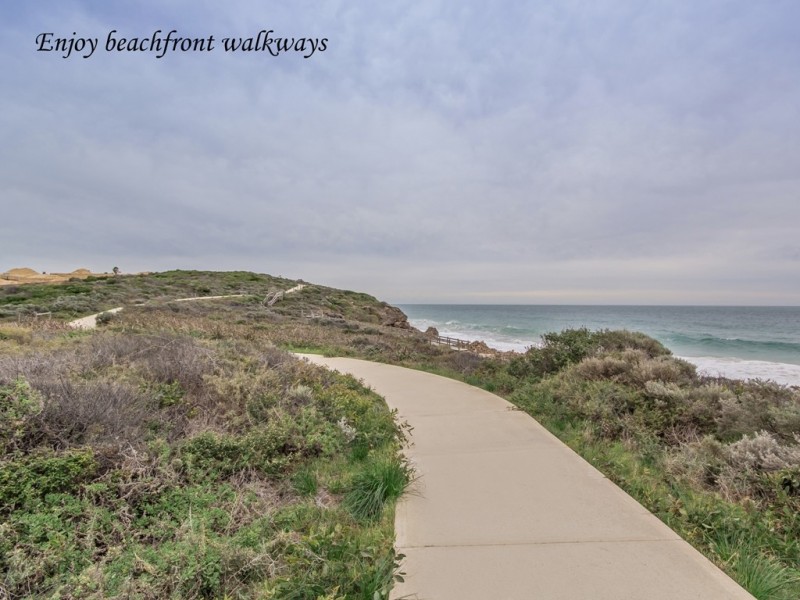 32 Jennerae Bend, Halls Head WA 6210