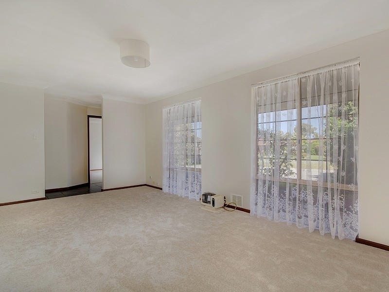 1A Tennyson Avenue, Halls Head WA 6210