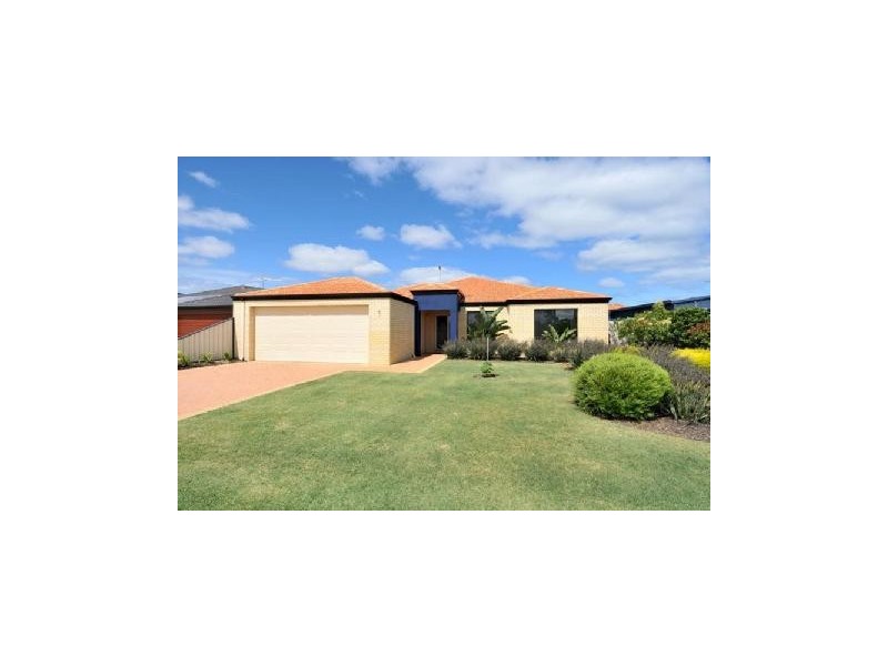 30 Pineknoll Gardens, Meadow Springs WA 6210