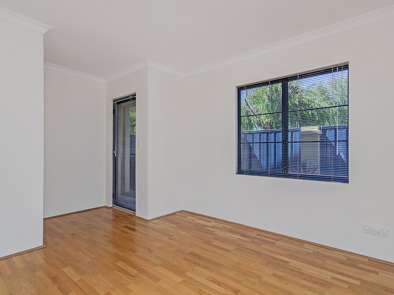 1/18 Davey Street, Mandurah WA 6210