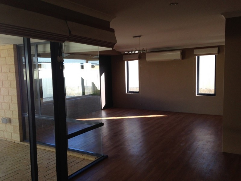 10 Lord Hobart Drive, Madora Bay WA 6210