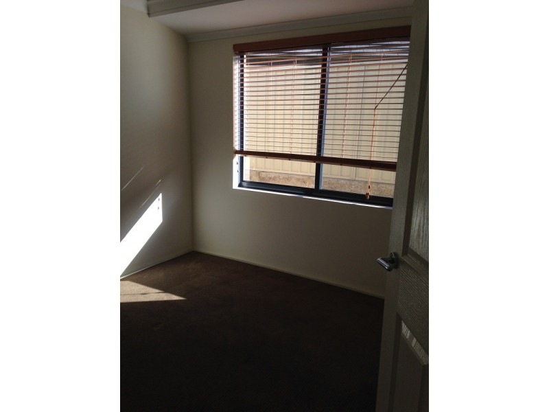 10 Lord Hobart Drive, Madora Bay WA 6210