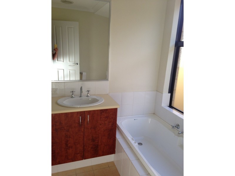 10 Lord Hobart Drive, Madora Bay WA 6210