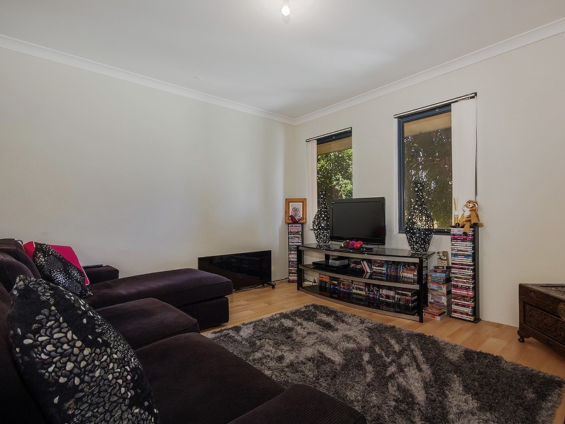 5/9 Kings Place, Waroona WA 6215