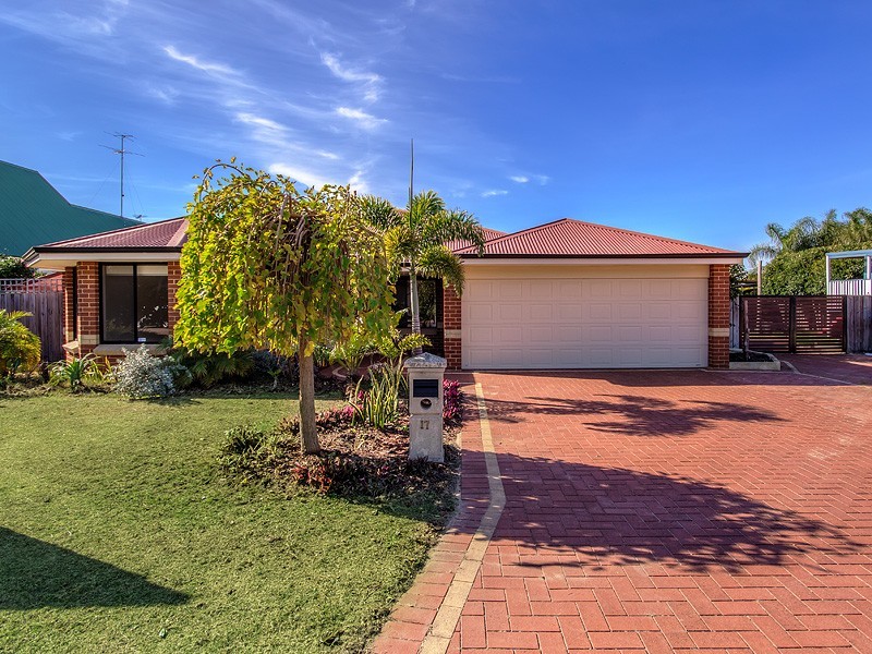 17 Cleopatra Drive, Coodanup WA 6210