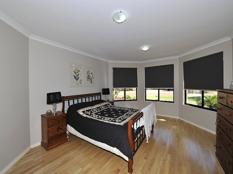 17 Cleopatra Drive, Coodanup WA 6210