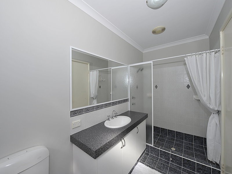 17 Cleopatra Drive, Coodanup WA 6210