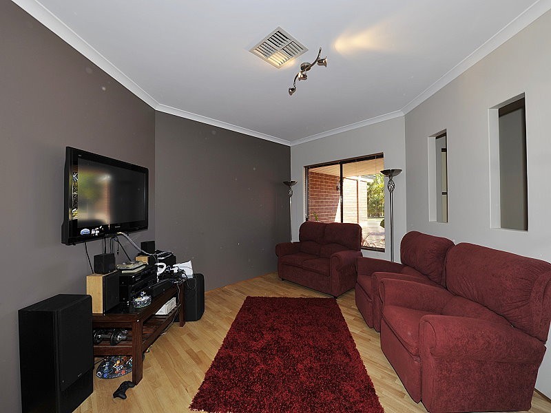 17 Cleopatra Drive, Coodanup WA 6210