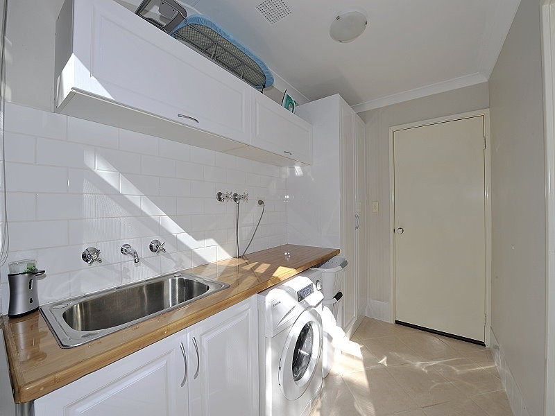 17 Cleopatra Drive, Coodanup WA 6210