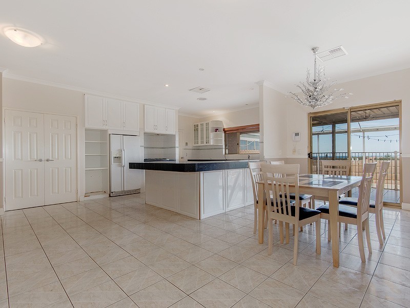 10 Magnolia Rise, Halls Head WA 6210