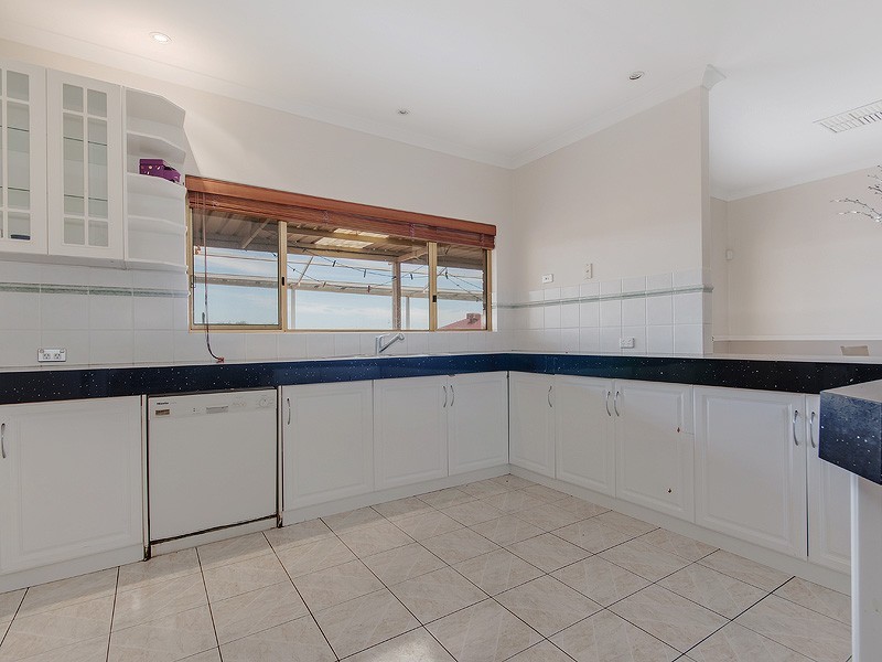 10 Magnolia Rise, Halls Head WA 6210