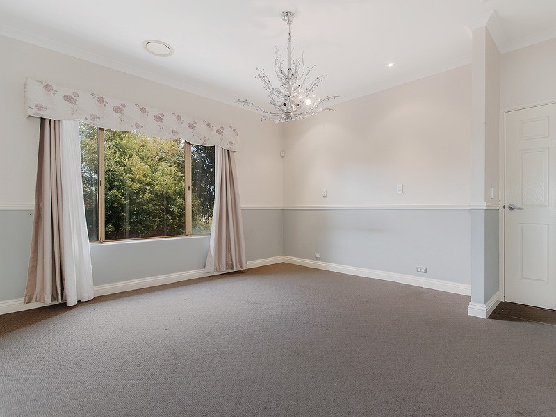 10 Magnolia Rise, Halls Head WA 6210