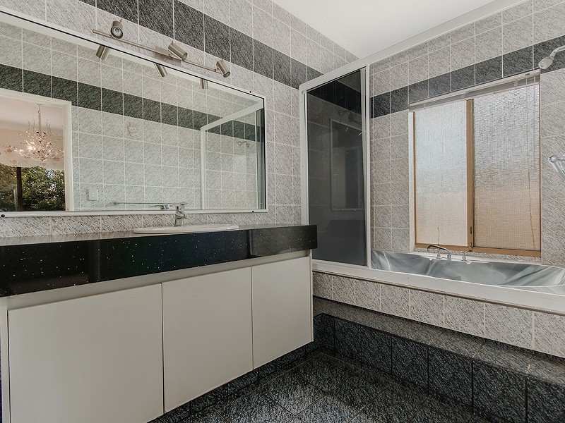 10 Magnolia Rise, Halls Head WA 6210