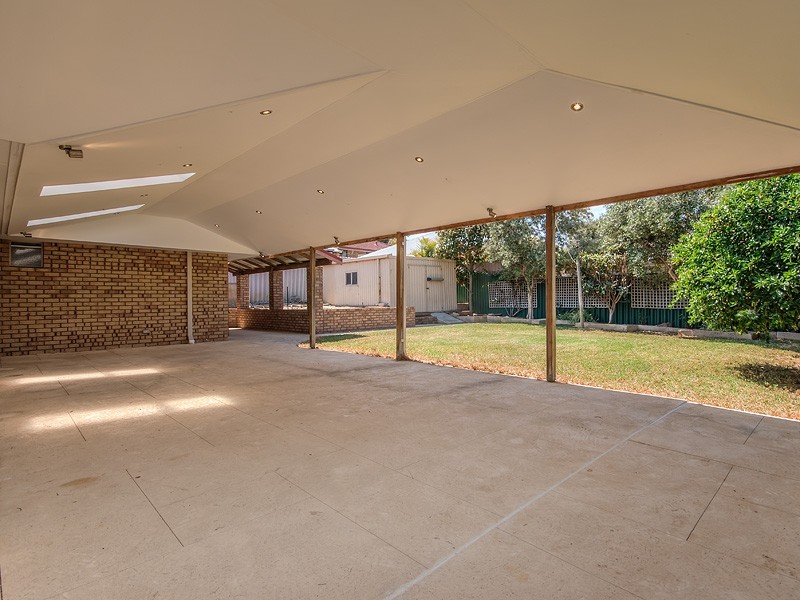 4 Newstead Close, Halls Head WA 6210