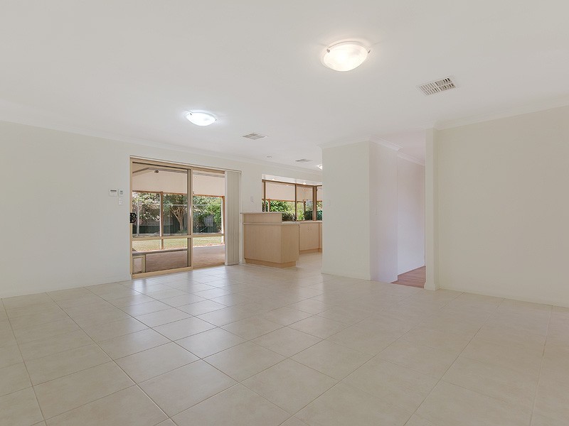 4 Newstead Close, Halls Head WA 6210