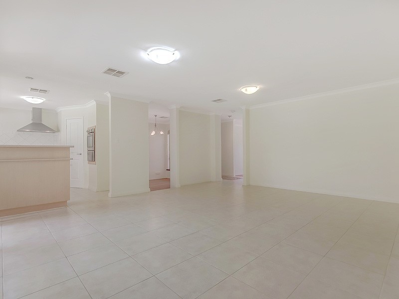 4 Newstead Close, Halls Head WA 6210