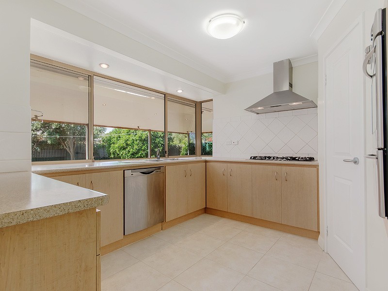 4 Newstead Close, Halls Head WA 6210