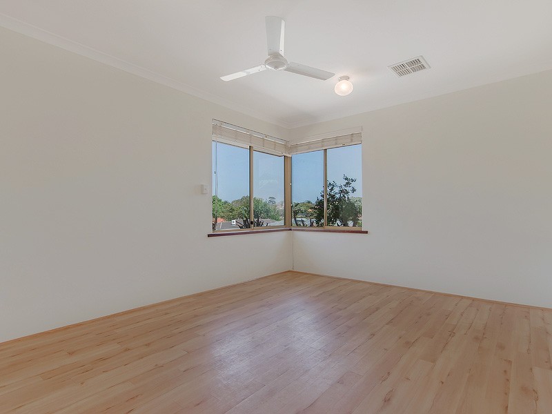 4 Newstead Close, Halls Head WA 6210