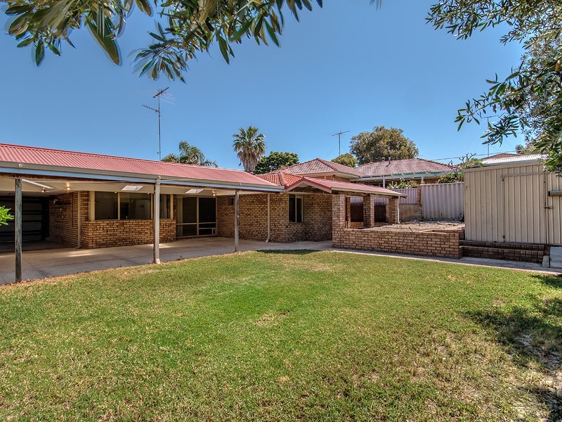 4 Newstead Close, Halls Head WA 6210