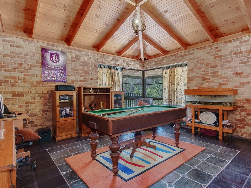 205 Woodland Parade, Stake Hill WA 6181