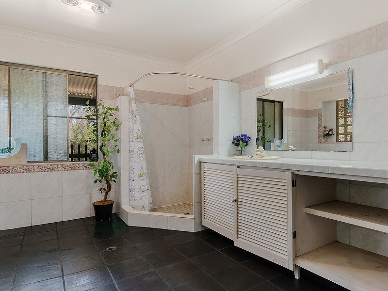 205 Woodland Parade, Stake Hill WA 6181