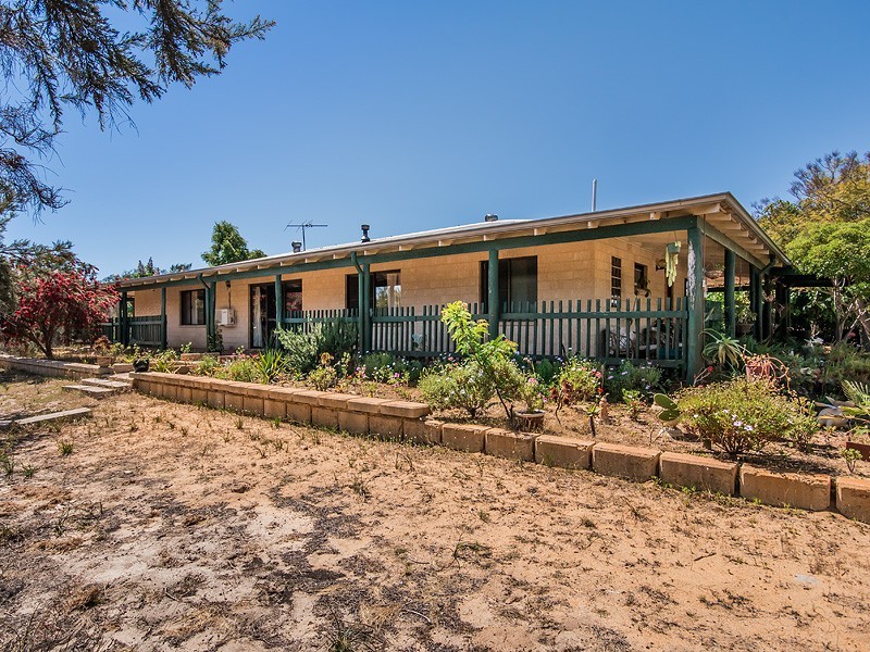 205 Woodland Parade, Stake Hill WA 6181