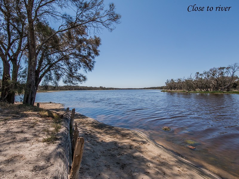 205 Woodland Parade, Stake Hill WA 6181