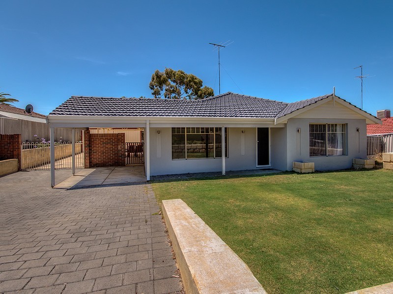 4 Tarata Close, Halls Head WA 6210