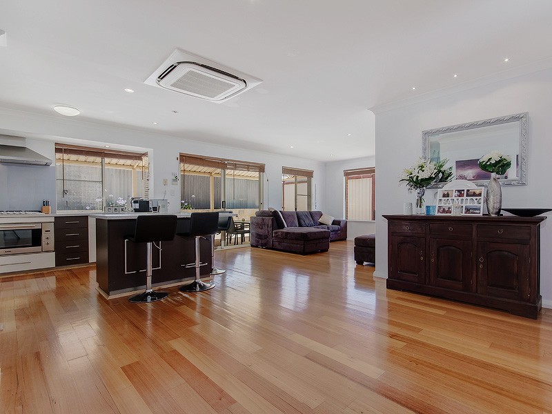 4 Tarata Close, Halls Head WA 6210